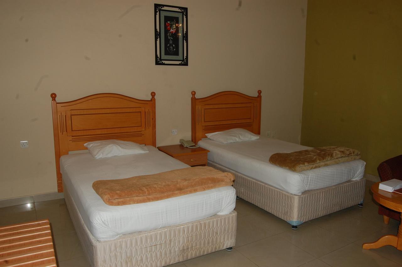 שארג'ה Al Amwaj Hotel מראה חיצוני תמונה