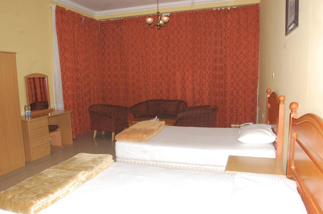 שארג'ה Al Amwaj Hotel מראה חיצוני תמונה