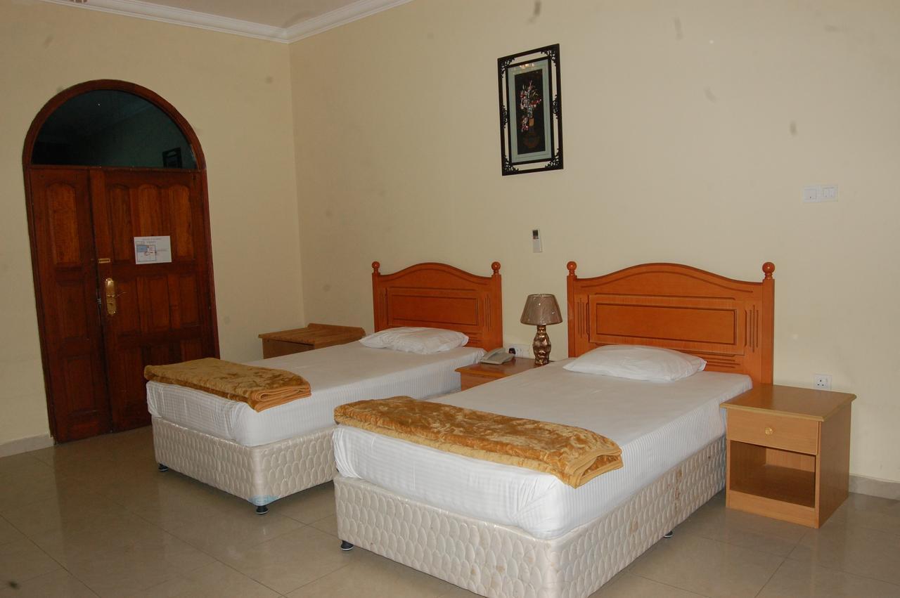 שארג'ה Al Amwaj Hotel מראה חיצוני תמונה