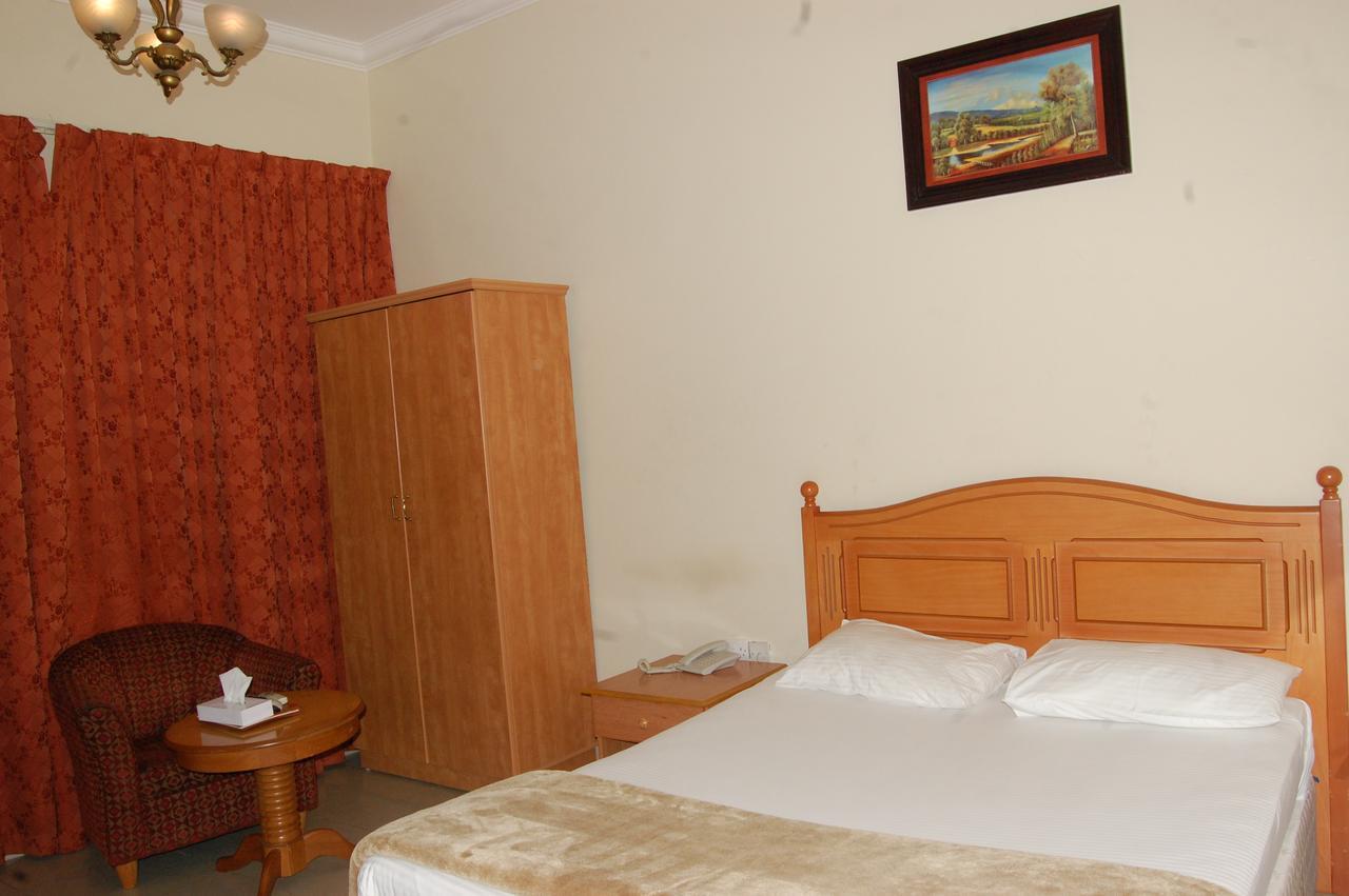 שארג'ה Al Amwaj Hotel מראה חיצוני תמונה