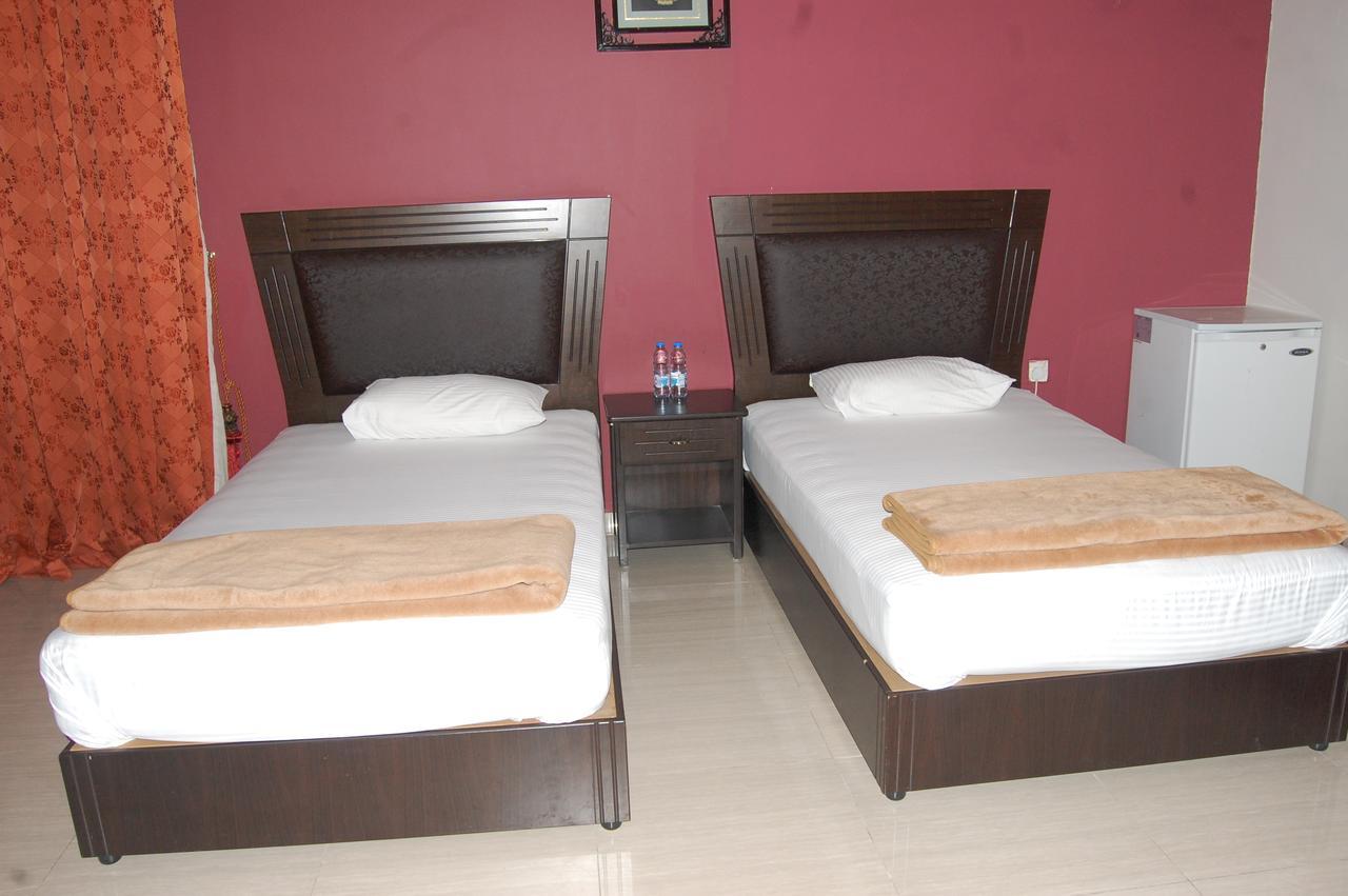 שארג'ה Al Amwaj Hotel מראה חיצוני תמונה