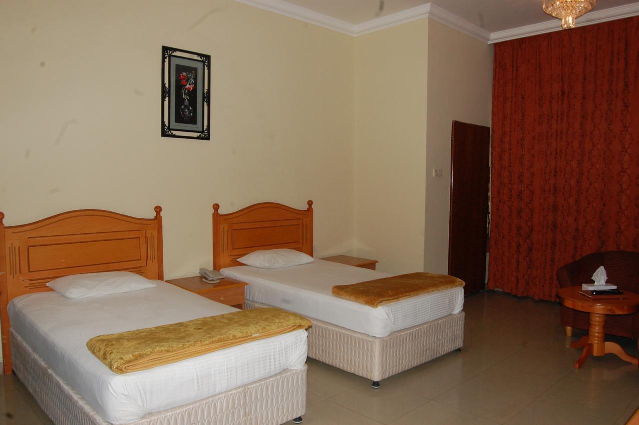 שארג'ה Al Amwaj Hotel מראה חיצוני תמונה