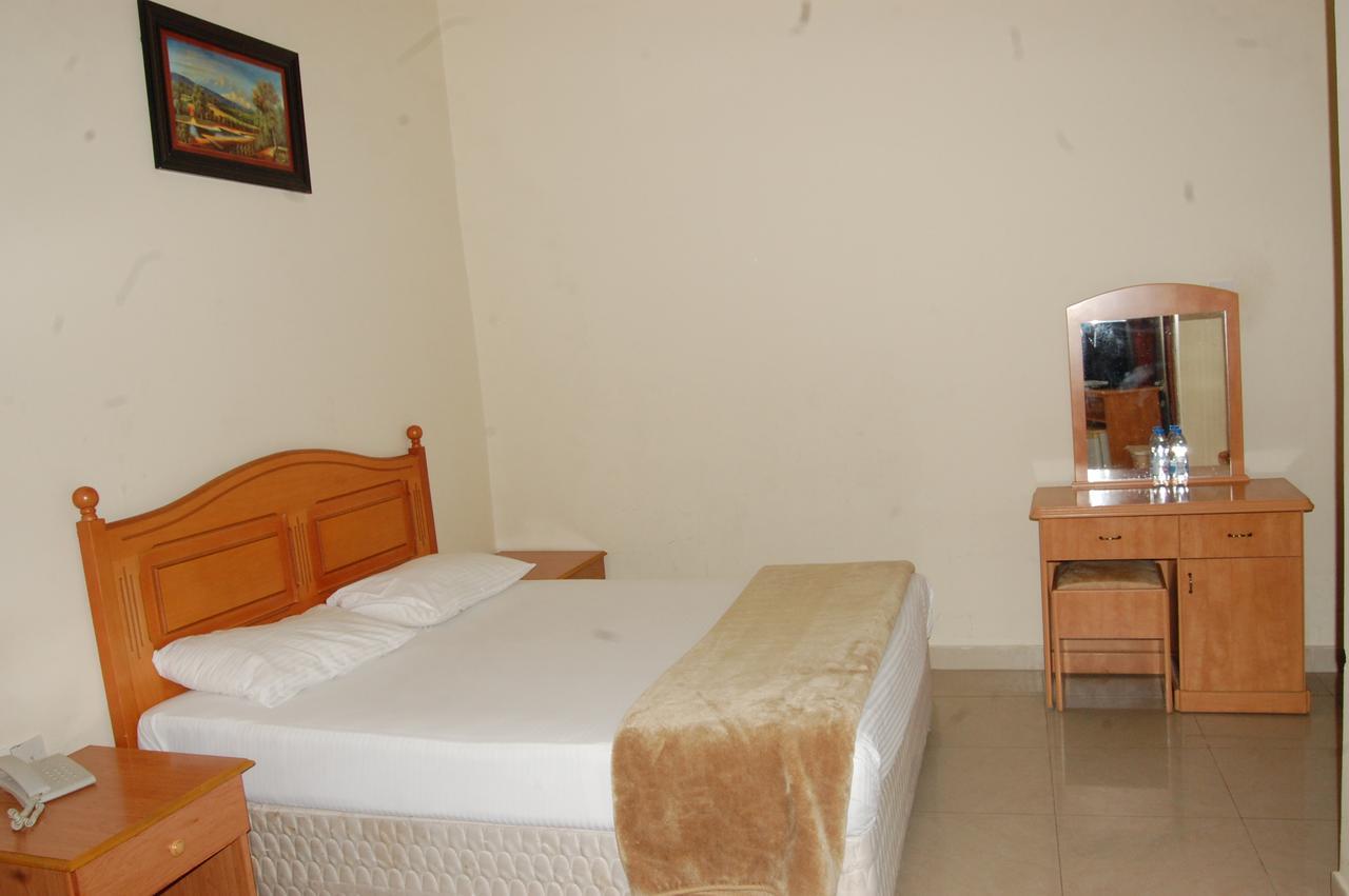 שארג'ה Al Amwaj Hotel מראה חיצוני תמונה