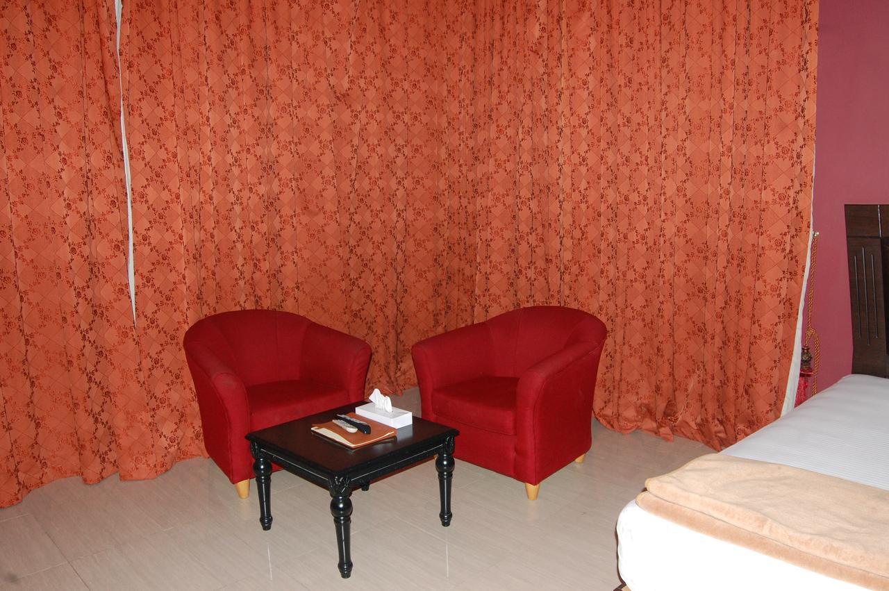שארג'ה Al Amwaj Hotel מראה חיצוני תמונה