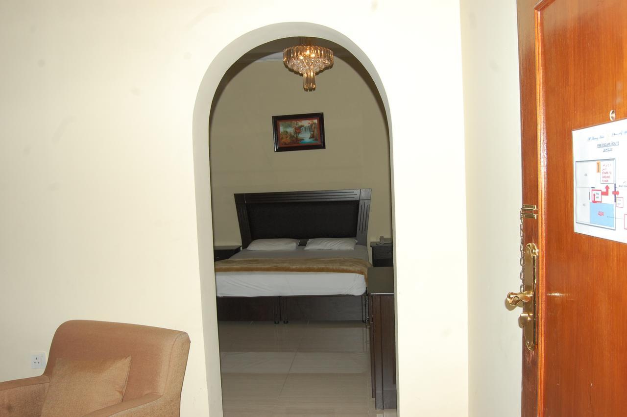 שארג'ה Al Amwaj Hotel מראה חיצוני תמונה